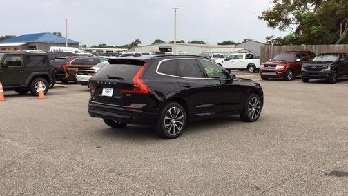 2022 Volvo XC60 B5 Momentum