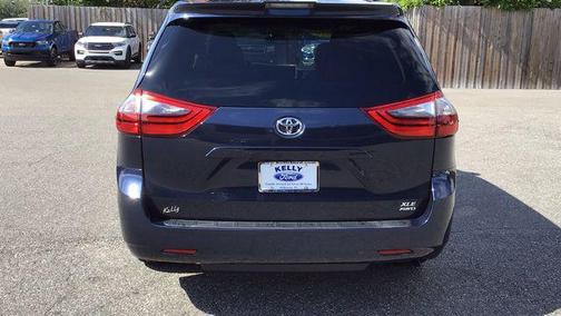 2020 Toyota Sienna XLE Premium