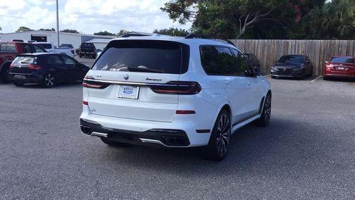 2023 BMW X7 M60i