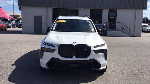 2023 BMW X7 M60i