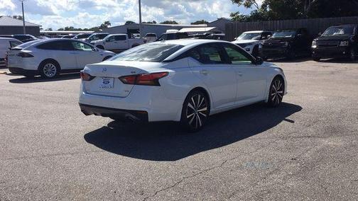 2022 Nissan Altima SR VC-Turbo FWD