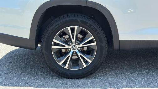 2019 Toyota Highlander LE I4