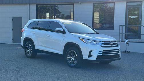 2019 Toyota Highlander LE I4
