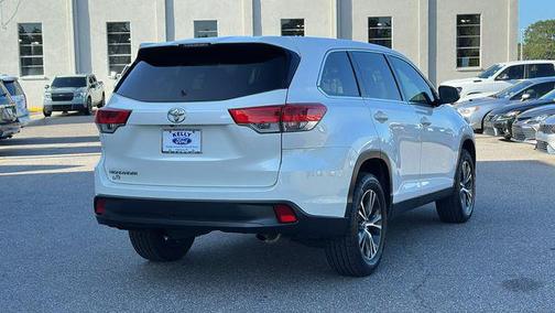 2019 Toyota Highlander LE I4