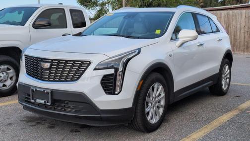 Crystal White Tricoat 2022 Cadillac XT4 Luxury