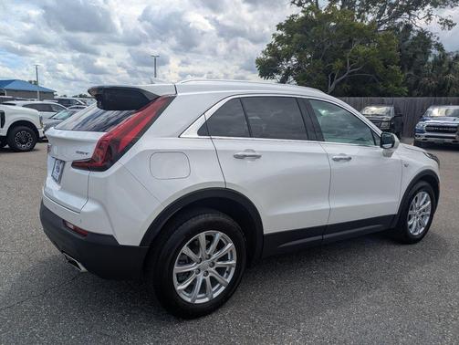 Crystal White Tricoat 2022 Cadillac XT4 Luxury