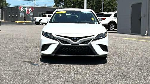 2020 Toyota Camry SE