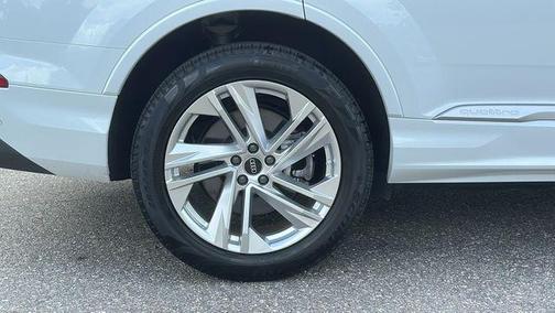 2023 Audi Q7 55 Premium Plus