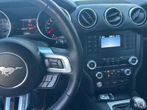 2022 Ford Mustang EcoBoost