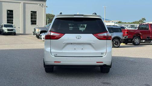 2019 Toyota Sienna XLE