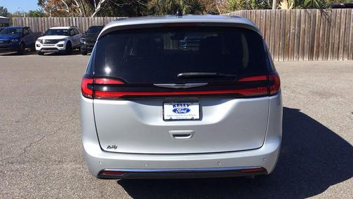2023 Chrysler Pacifica Hybrid Limited