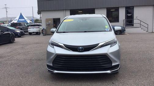 2024 Toyota Sienna LE