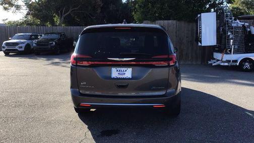 2022 Chrysler Pacifica Hybrid Touring L