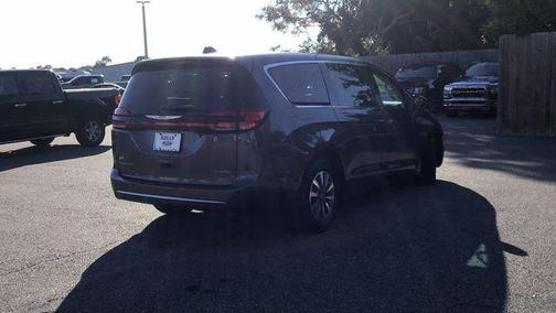 2022 Chrysler Pacifica Hybrid Touring L