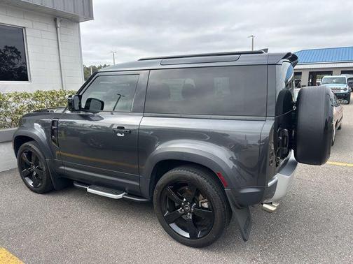 2023 Land Rover Defender 90 SE