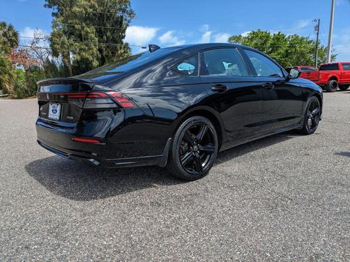 Crystal Black Pearl 2025 Honda Accord Hybrid Sport-L