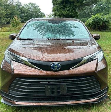 2022 Toyota Sienna LE