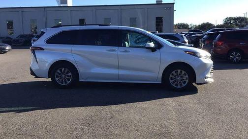 2024 Toyota Sienna XLE