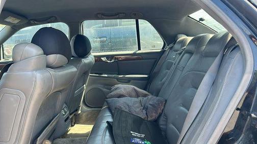 2001 Cadillac DeVille Base