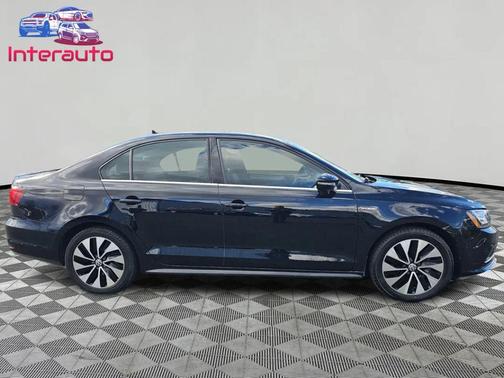 Deep Black Pearl 2016 Volkswagen Jetta Hybrid SEL Premium