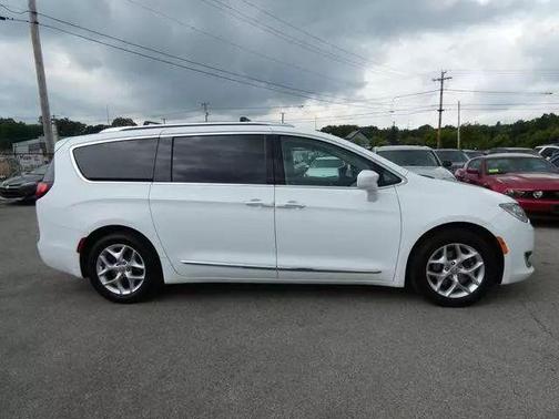 2018 Chrysler Pacifica Touring-L
