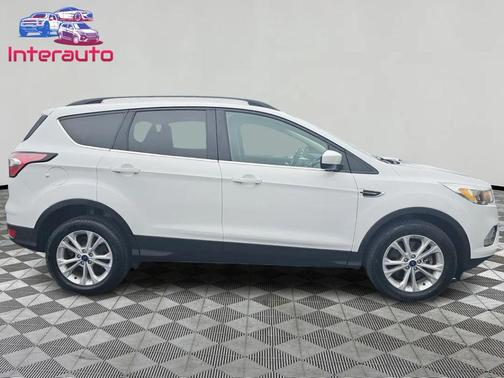 White 2018 Ford Escape SE
