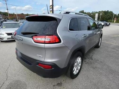 2016 Jeep Cherokee Sport