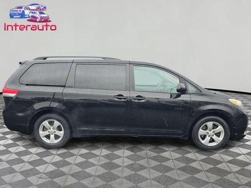 Black 2014 Toyota Sienna LE