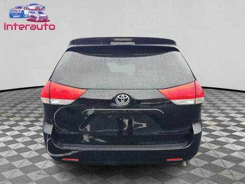 Black 2014 Toyota Sienna LE
