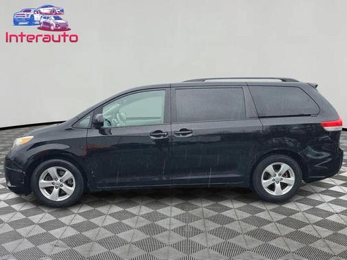 Black 2014 Toyota Sienna LE