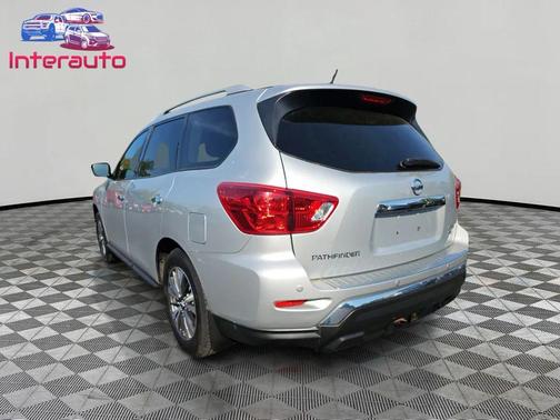 Brilliant Silver Metallic 2017 Nissan Pathfinder SL