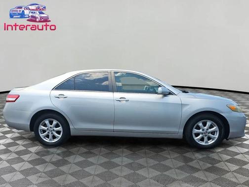 Classic Silver Metallic 2011 Toyota Camry LE