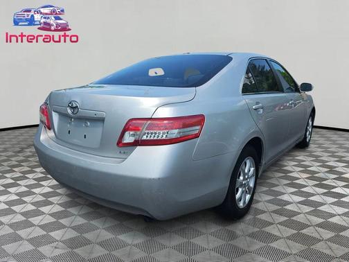 Classic Silver Metallic 2011 Toyota Camry LE