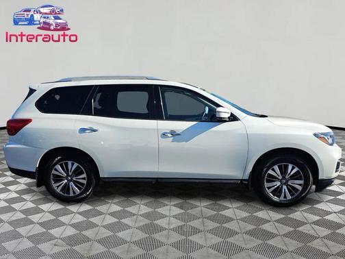 2017 Nissan Pathfinder SL