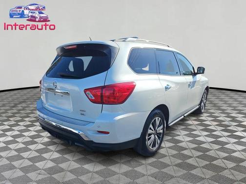 2017 Nissan Pathfinder SL