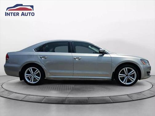 2014 Volkswagen Passat 1.8T Auto SE w/Sunroof & Nav