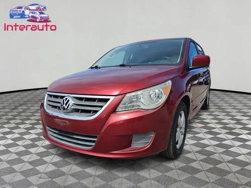 2011 Volkswagen Routan SE