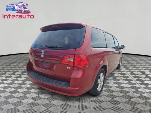 2011 Volkswagen Routan SE