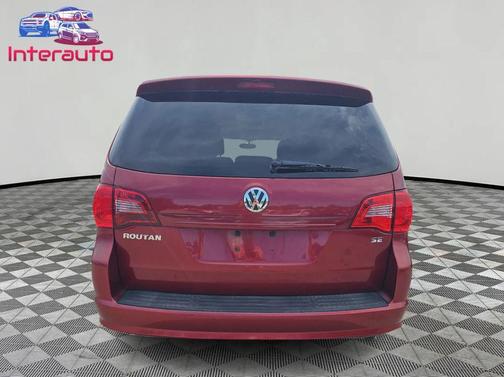 2011 Volkswagen Routan SE