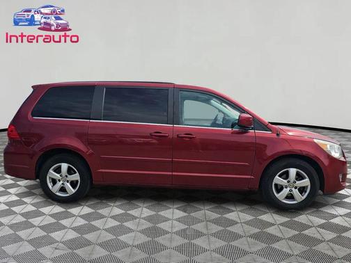 2011 Volkswagen Routan SE