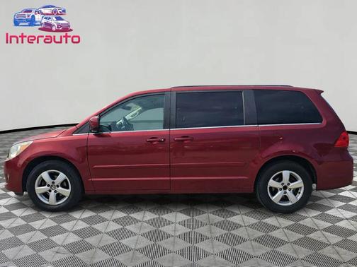 2011 Volkswagen Routan SE