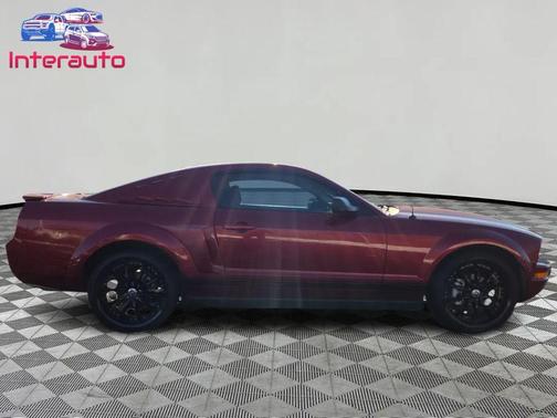 2007 Ford Mustang Deluxe