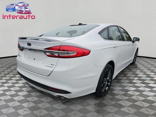 White 2018 Ford Fusion Hybrid SE