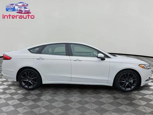 White 2018 Ford Fusion Hybrid SE