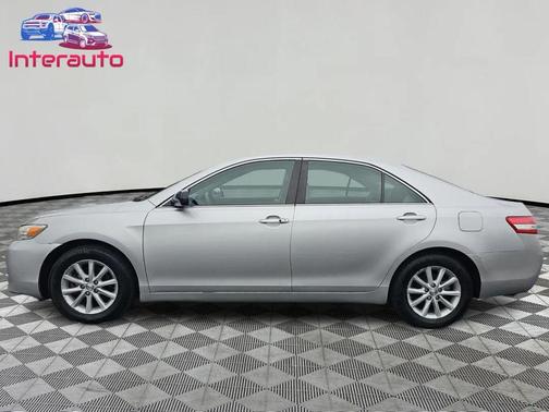 Classic Silver Metallic 2010 Toyota Camry XLE