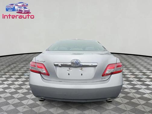 Classic Silver Metallic 2010 Toyota Camry XLE