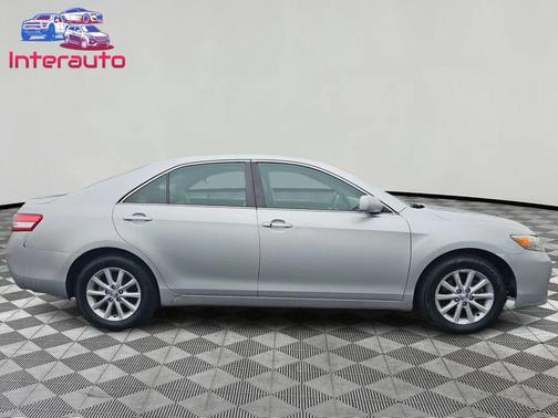 Classic Silver Metallic 2010 Toyota Camry XLE
