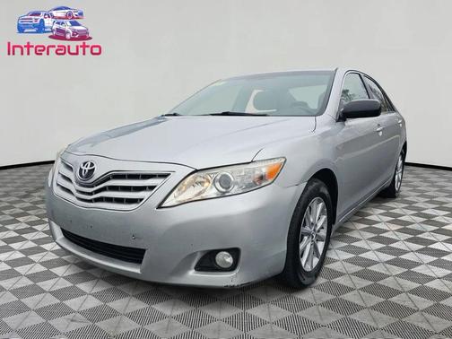 Classic Silver Metallic 2010 Toyota Camry XLE
