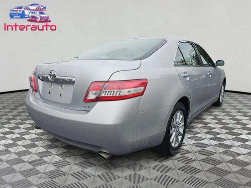 Classic Silver Metallic 2010 Toyota Camry XLE