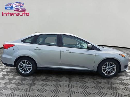 Ingot Silver Metallic 2017 Ford Focus SE